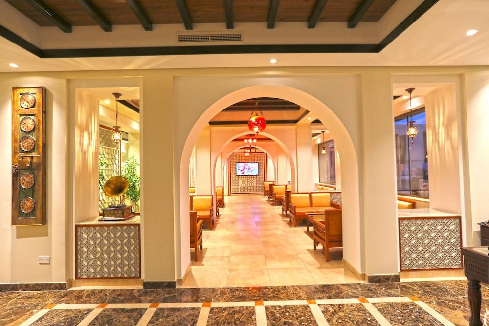 Delmon International Hotel Манама Экстерьер фото
