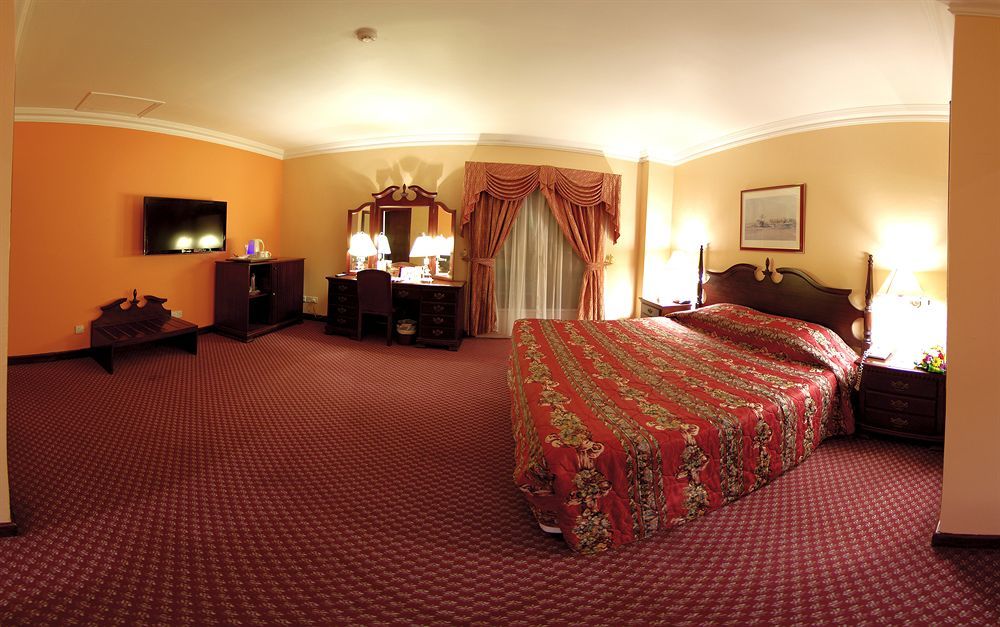 Delmon International Hotel Манама Экстерьер фото
