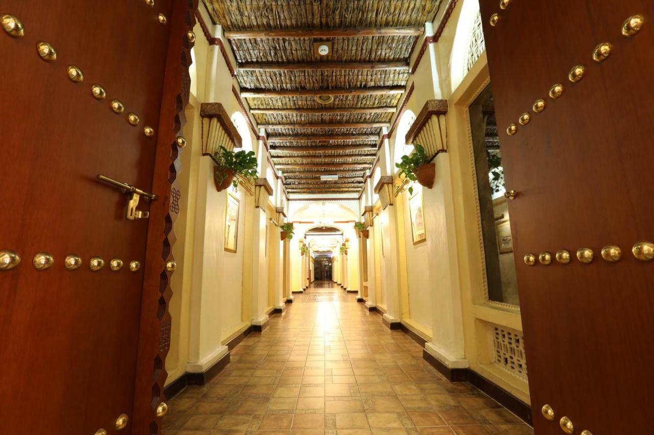 Delmon International Hotel Манама Экстерьер фото